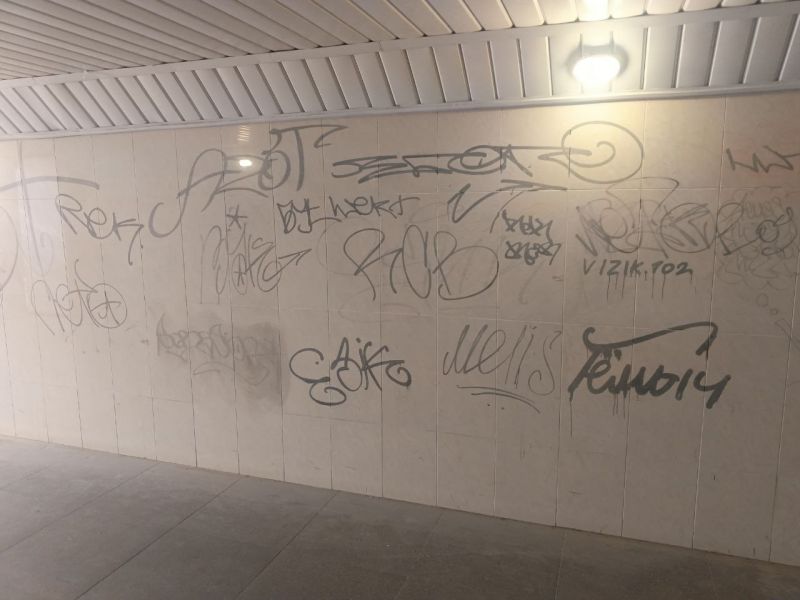 В центре Ростова неизвестные испортили подземный переход