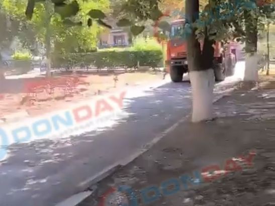 В Шахтах горит здание, где располагается офис Ростелекома