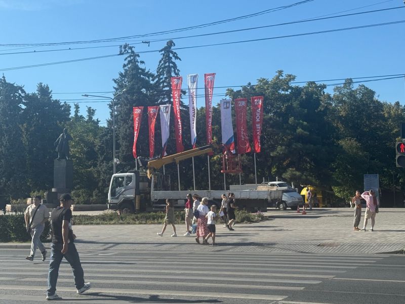 В Ростове-на-Дону приступили к украшению улиц перед Днем города