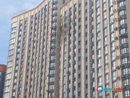 После атаки БПЛА в многоэтажке Ростова зафиксировали повреждения снаружи в 18 квартирах