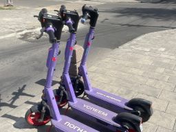 Жители Ростова просят запретить езду на электросамокатах в городе