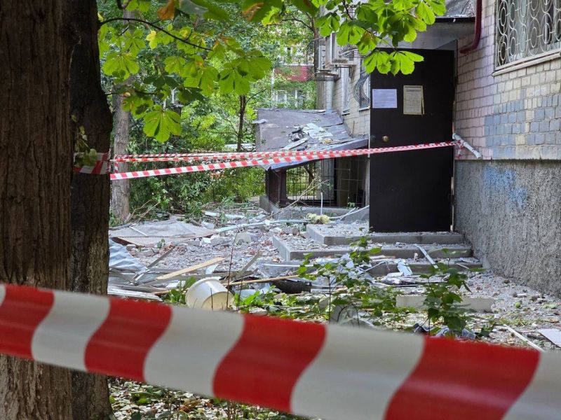 В Ростове продолжаются работы по устранению последствий атаки БПЛА в двух районах