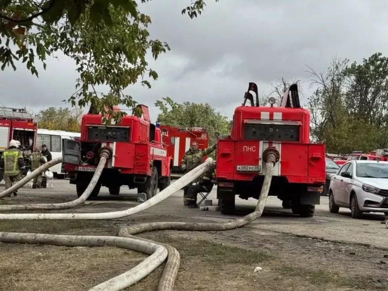 Спустя пять дней крупный пожар на заводе нефтепродуктов в Новошахтинске потушили