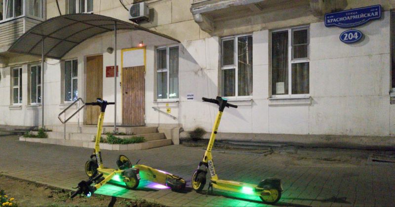 Парковку самокатов возле детского сада в Ростове убрали после публикации в СМИ