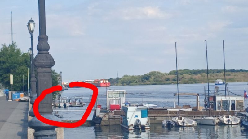 В Ростове на улице Береговой в реку Дон выкинули десятки военных билетов