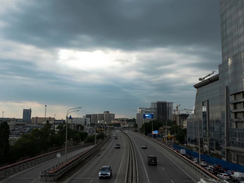 Штормовое предупреждение из-за грозы и ветра объявили в Ростовской области
