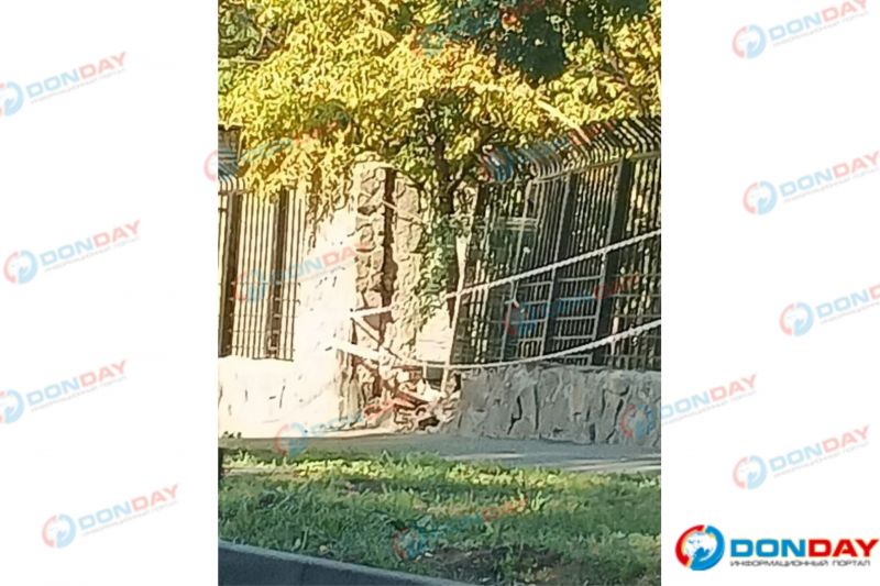 В Ростове-на-Дону неизвестные протаранили забор зоопарка