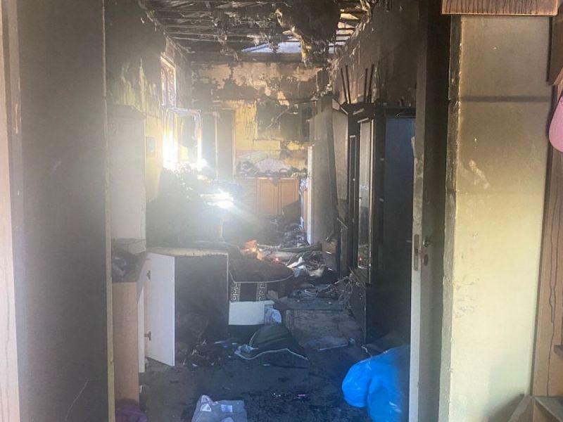 Мать вместе детьми надышались едким дымом при пожаре в частном доме в Ростове