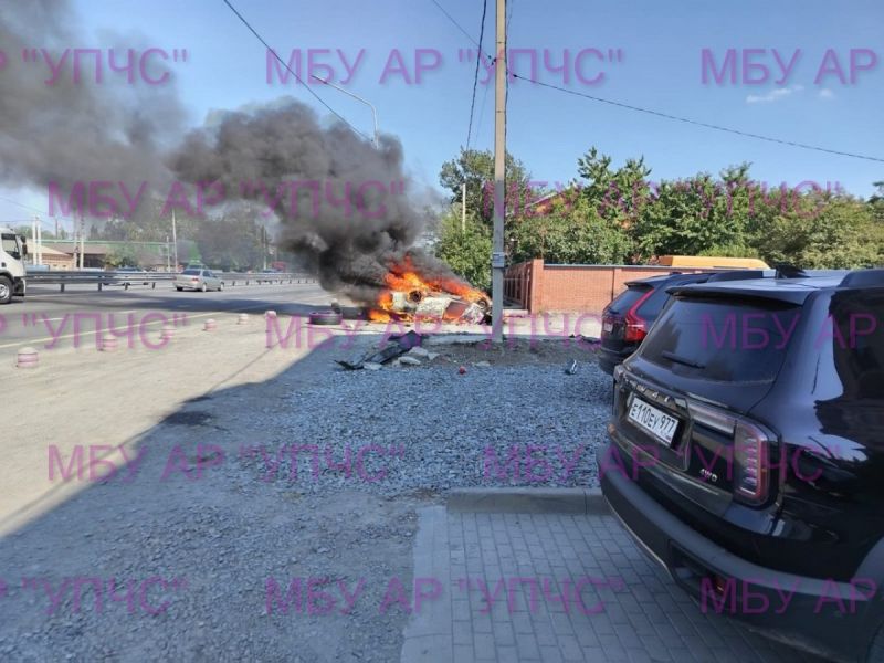 В жутком ДТП под Ростовом в перевернувшемся автомобиле погиб водитель