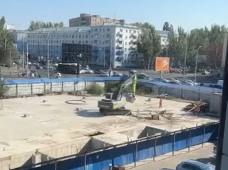 На площади Ленина в Ростове начались работы по расчистке стройплощадки