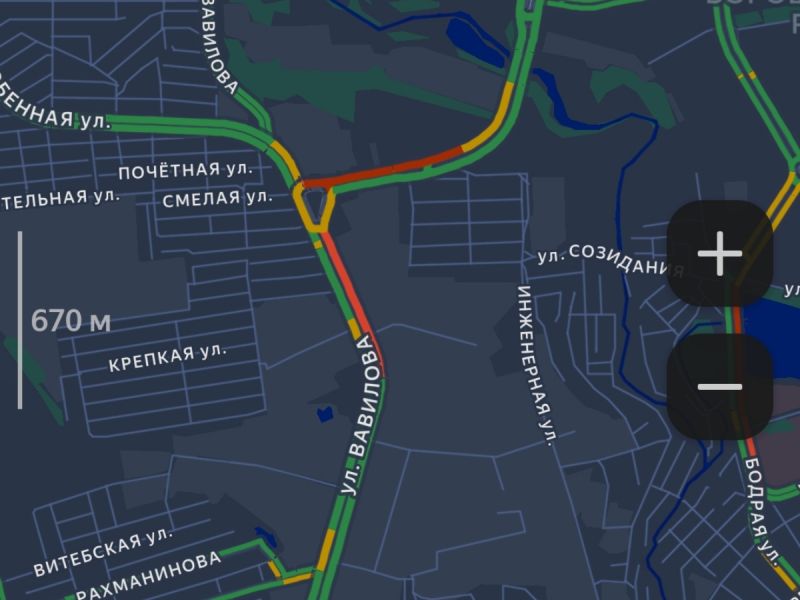 На Вавилова в Ростове образовалась пробка из-за аварии с автобусом