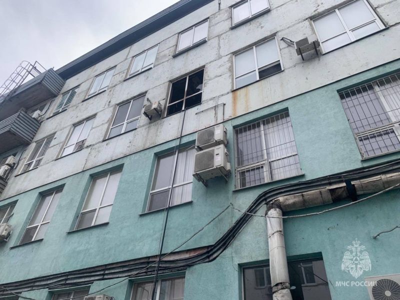 В Таганроге ликвидировали крупный пожар в высшем учебном заведении