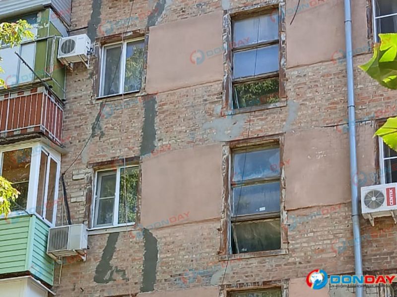 В Ростове в аварийном доме на Щаденко заделали глубокие трещины