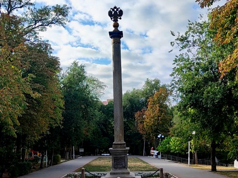 В Ростове рискует упасть старейший памятник города — Александровская колонна
