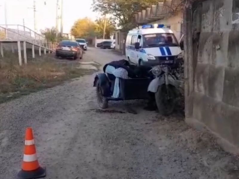 В Ростовской области мотоциклист разбился насмерть, врезавшись в бетонный забор