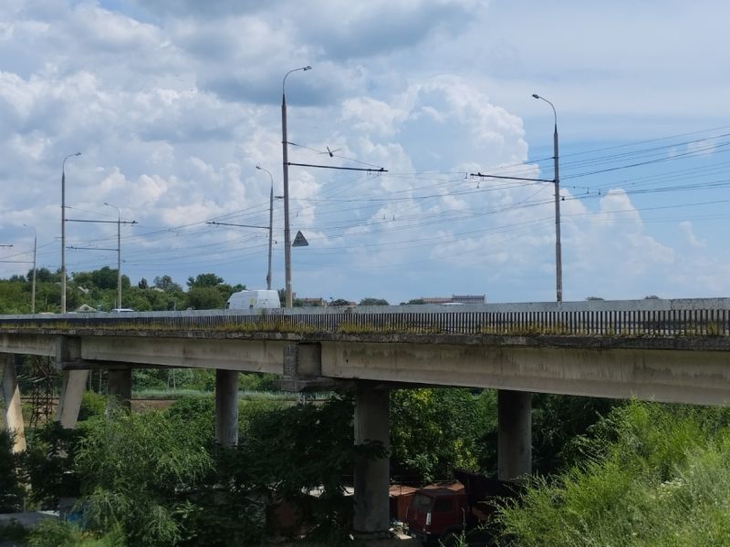 В Ростове под мостом на Сарьяна обнаружили труп 35-летнего мужчины