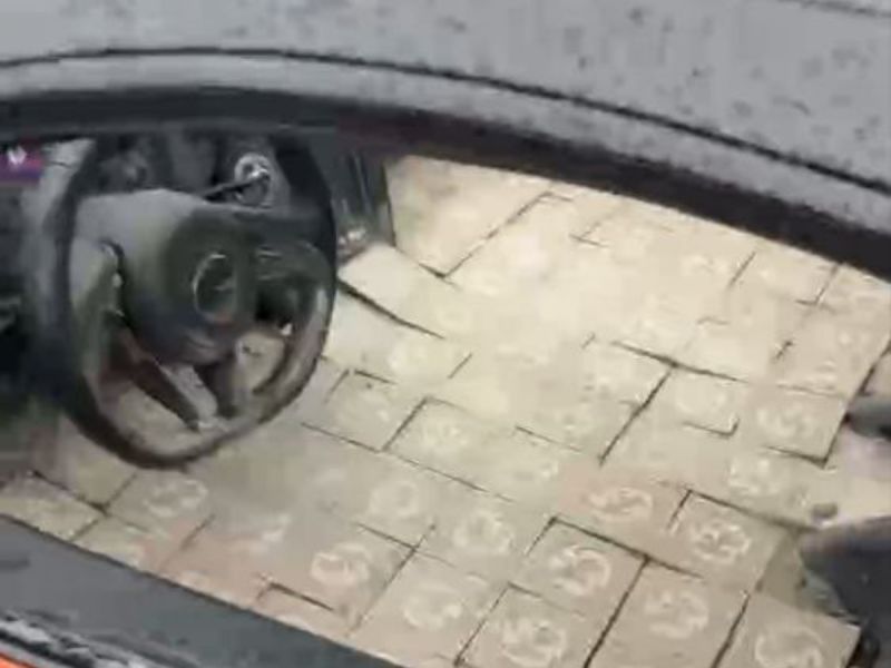 Очередной безумный поступок: Чеботарев выложил плитку в салоне дорогой машины