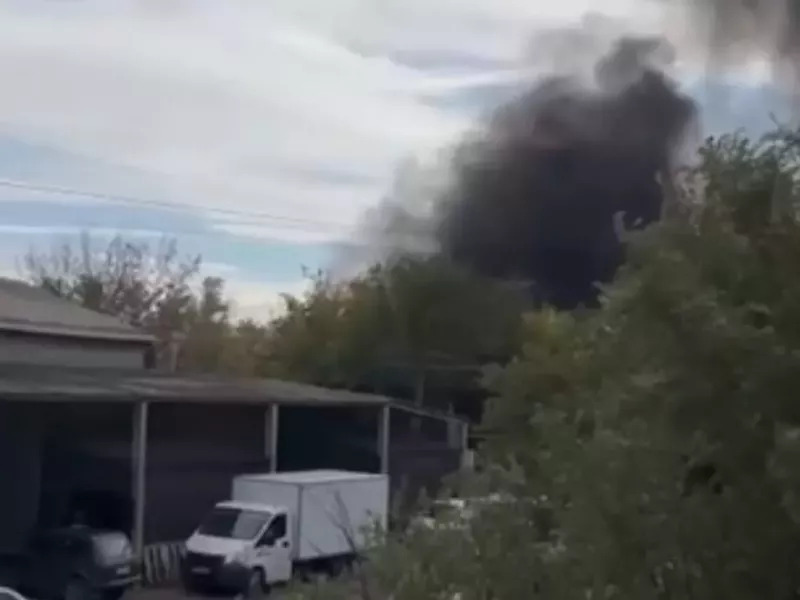 В Ростове пожарные ликвидировали крупное возгорание на монтажном складе