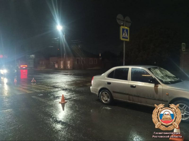 В Шахтах водитель иномарки сбил двух пешеходов