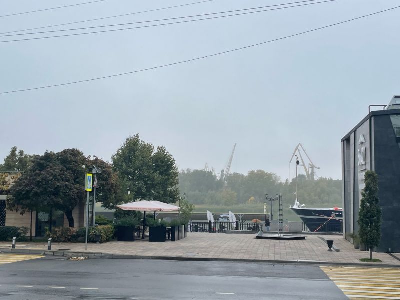 Густой туман окутал Ростов-на-Дону 10 октября: фоторепортаж с улиц города