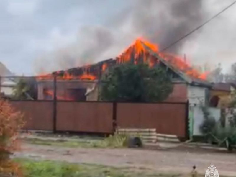 Из-за неисправного удлинителя в Ростовской области сгорел частный дом