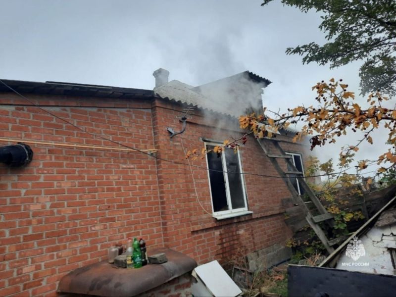 В Ростовской области при пожаре в частном доме пострадали двое мужчин