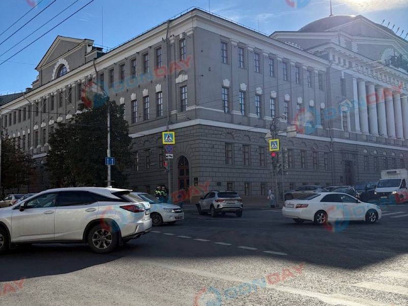 Две иномарки столкнулись в центре Ростова: на дороге образовался затор