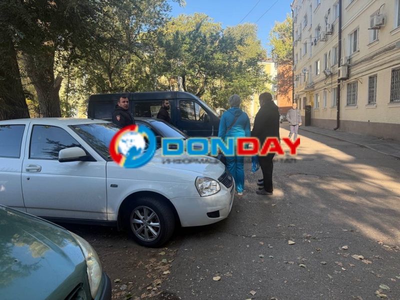 В Ростове-на-Дону жильцы дома с трещиной на Ивановского приехали забрать свои вещи