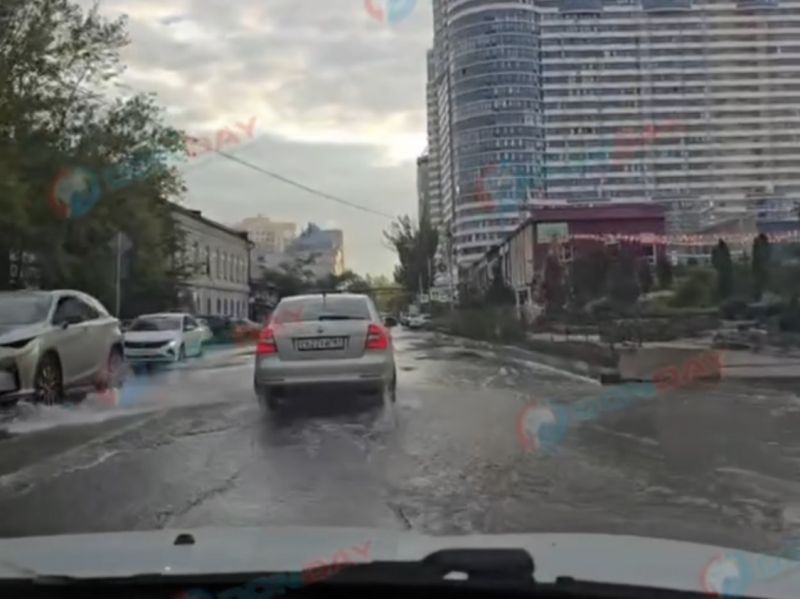 В районе элитного ЖК «Белый Ангел»  в Ростове растеклись канализационные реки