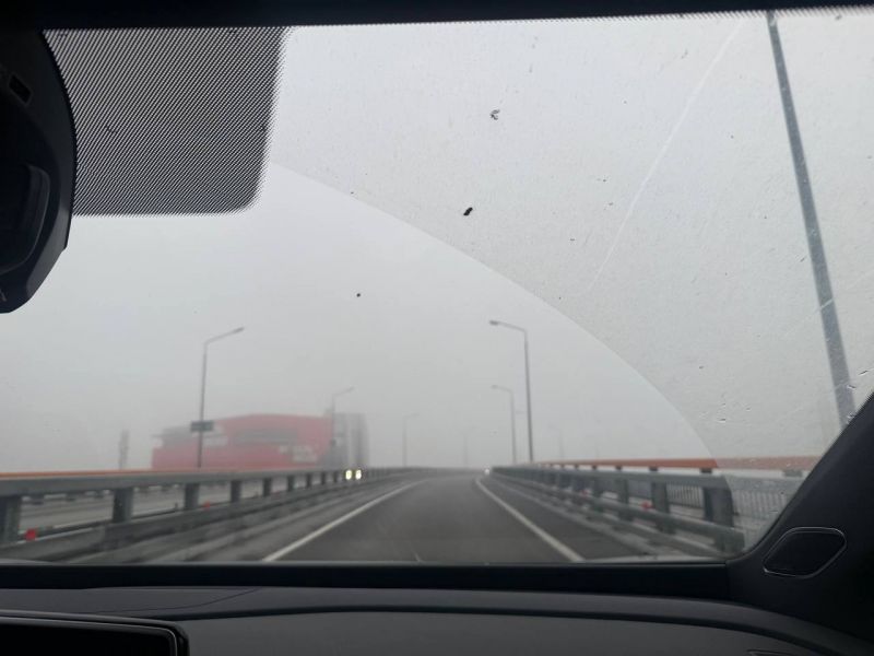 Из-за тумана на Ворошиловском мосту в Ростове снизилась видимость
