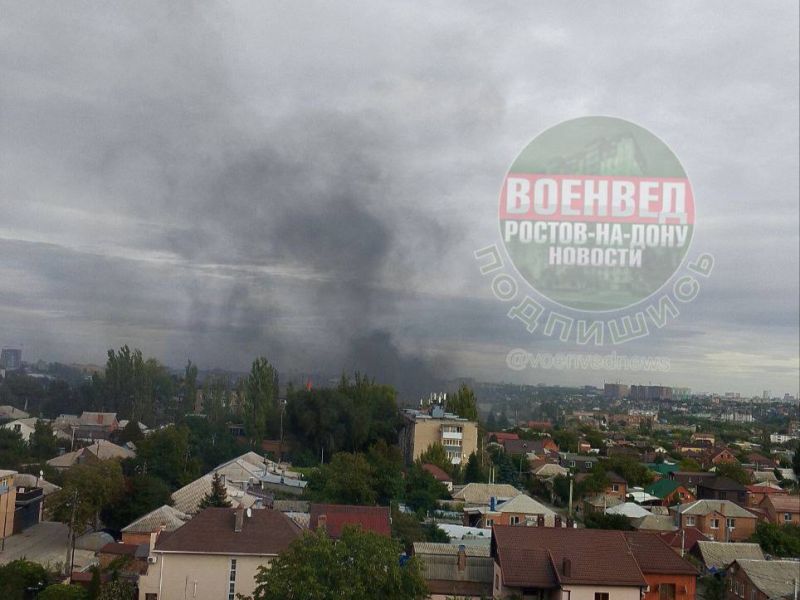 Крупный пожар разгорелся на складе в районе Вавилова в Ростове