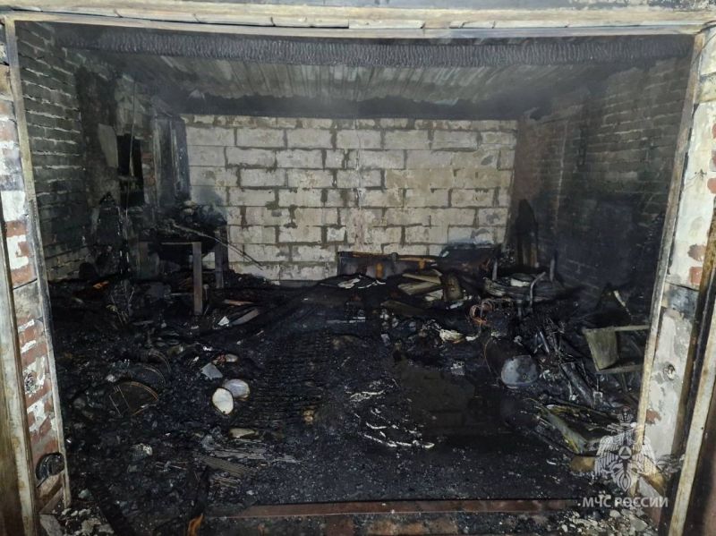 Из-за неисправного трансформатора в Ростовской области сгорел гараж