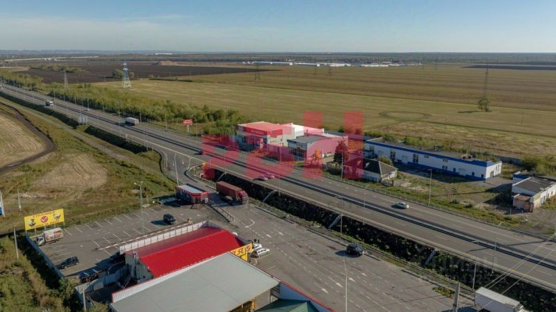 За 100 миллионов рублей  в Батайске на Самарском шоссе выставили грузовой автоцентр