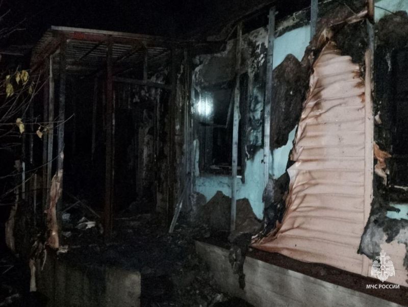 В Новошахтинске мужчина уснул с сигаретой и погиб, задохнувшись едким дымом