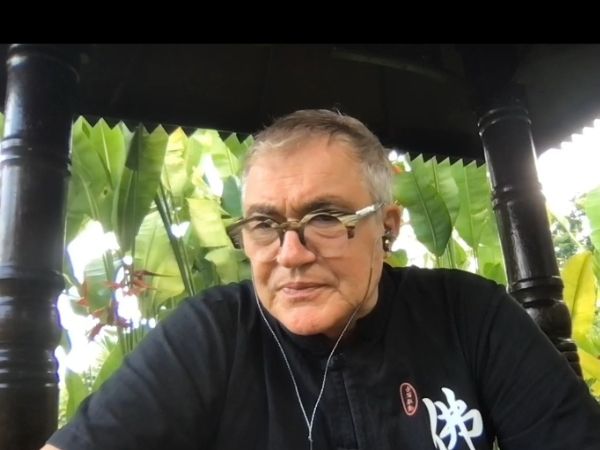 Дмитрий Дибров впервые прокомментировал инцидент с расстегнутой ширинкой