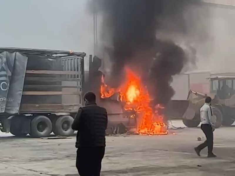 В Ростове-на-Дону на Гайдара полыхает грузовик