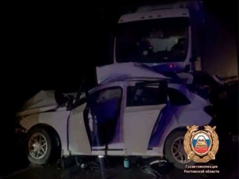 В Ростовской области на трассе женщина и 9-летний ребенок скончались в ДТП