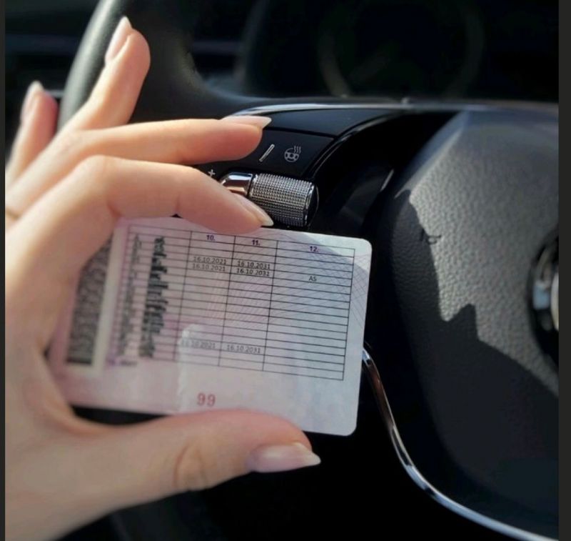 Отказ снять обложку с прав грозит донским водителям арестом до 15 суток