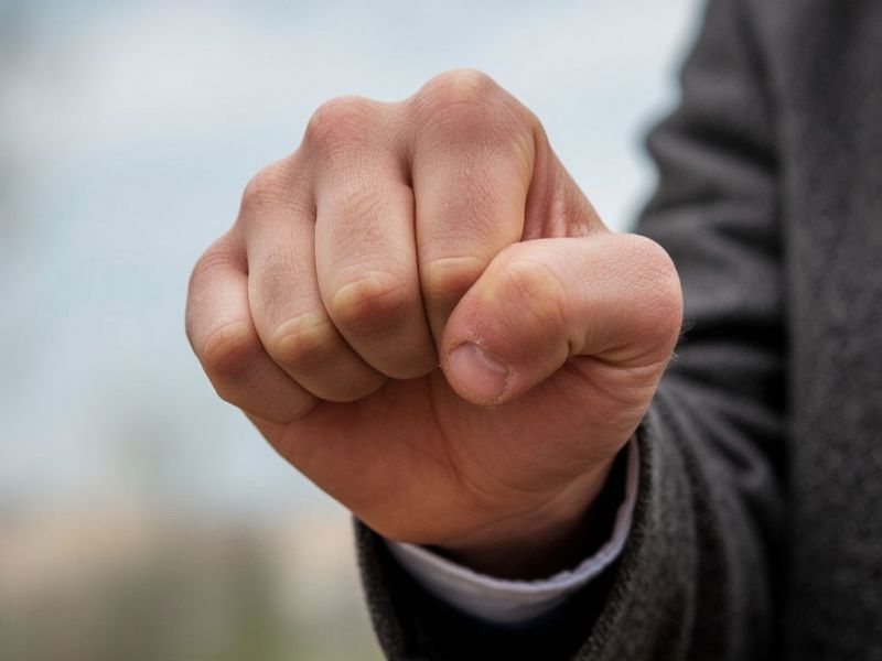 В Ростовской области двое парней жестоко избили пару пенсионеров