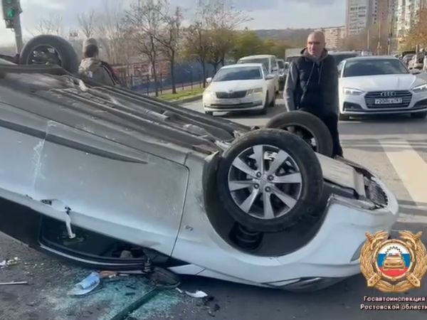 Двое человек пострадали в ДТП с «перевертышем» в Ростове