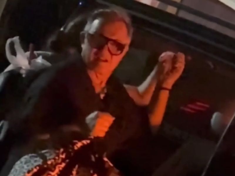 Дмитрий Диброва сняли на видео с расстегнутой ширинкой