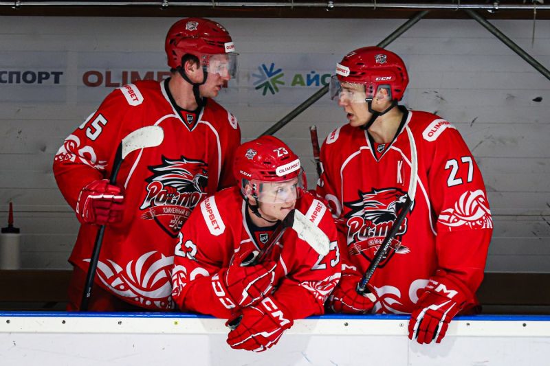 В рамках регулярного чемпионата ВХЛ хоккейный клуб «Ростов» на своей площадке уступил «Горняку-УГМК»
