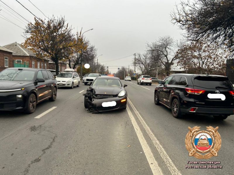 Двухлетний ребенок пострадал в аварии с двумя люксовыми иномарками в Ростове