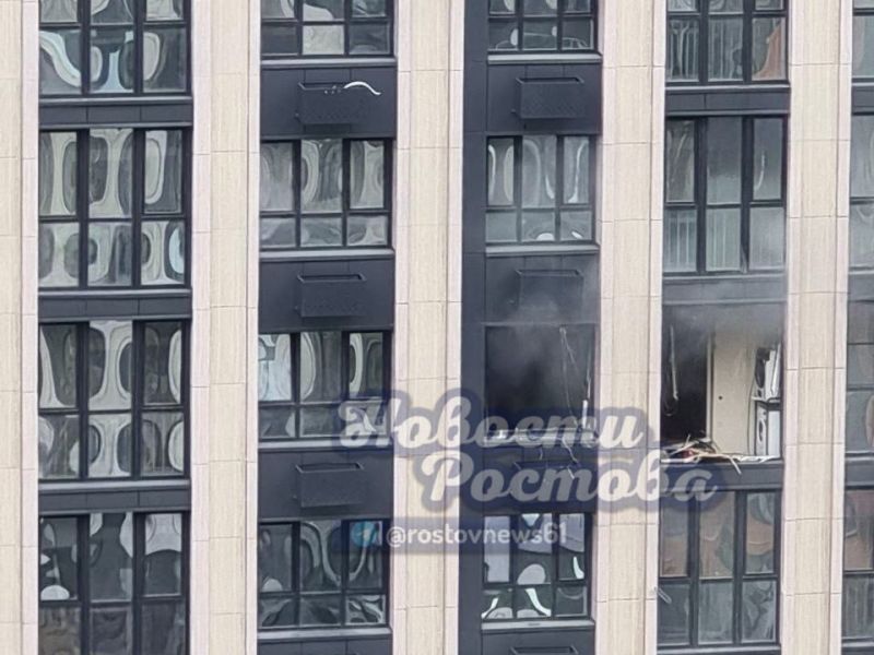 Громкий взрыв и пожар напугали жителей многоэтажки на левом берегу в Ростове