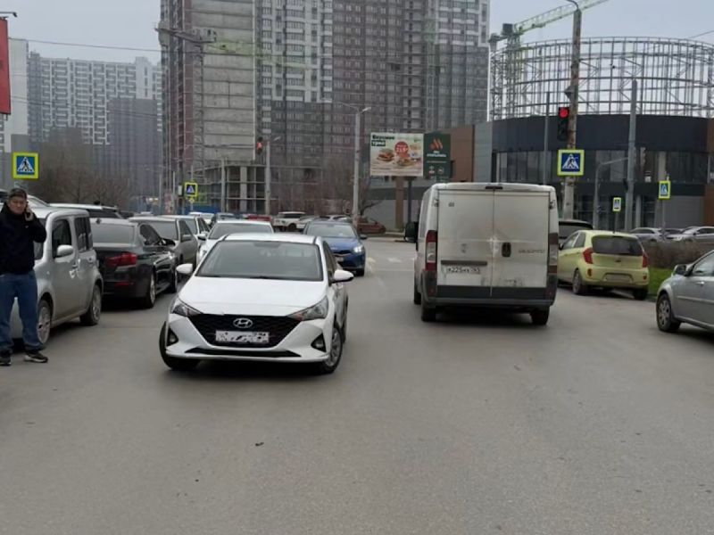 Под колесами иномарки оказалась 7-летняя девочка в Ростове