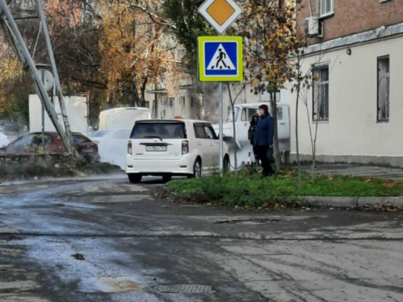 Переулок Забайкальский в Ростове затопило кипятком