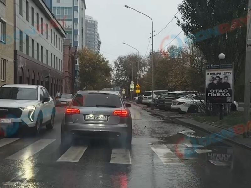 В Ростове второй день текут канализационные реки на Береговой