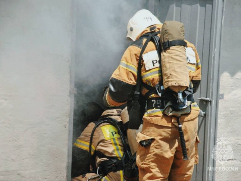 На Левом берегу Ростова сгорел банный комплекс в загородном клубе