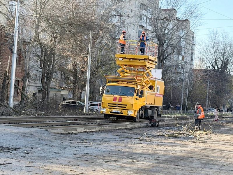 В Таганроге из-за обломков беспилотника повреждена транспортная инфраструктура