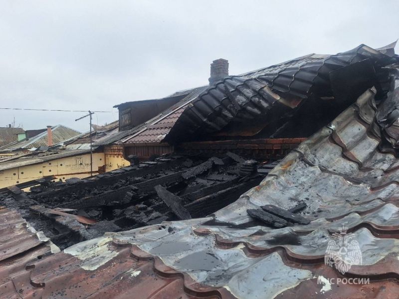 Дом на троих хозяев сильно пострадал в пожаре в Ростовской области